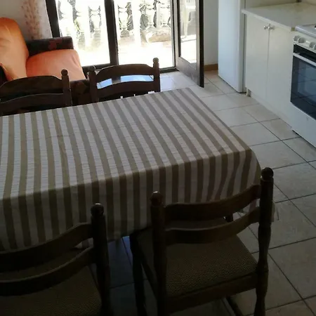 Luce-with Parking Appartement