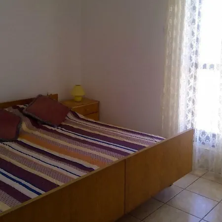 Luce-with Parking Appartement